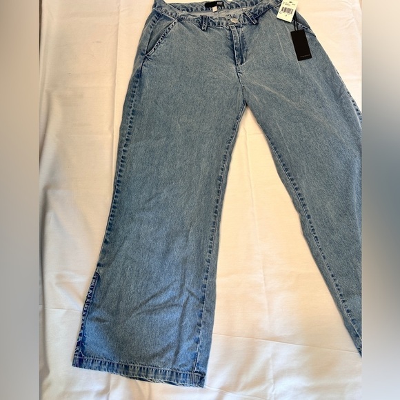 KUT from the Cloth Medium Wash Cotton Blend Wide leg Jeans. Size 6 NWT - Picture 2 of 13